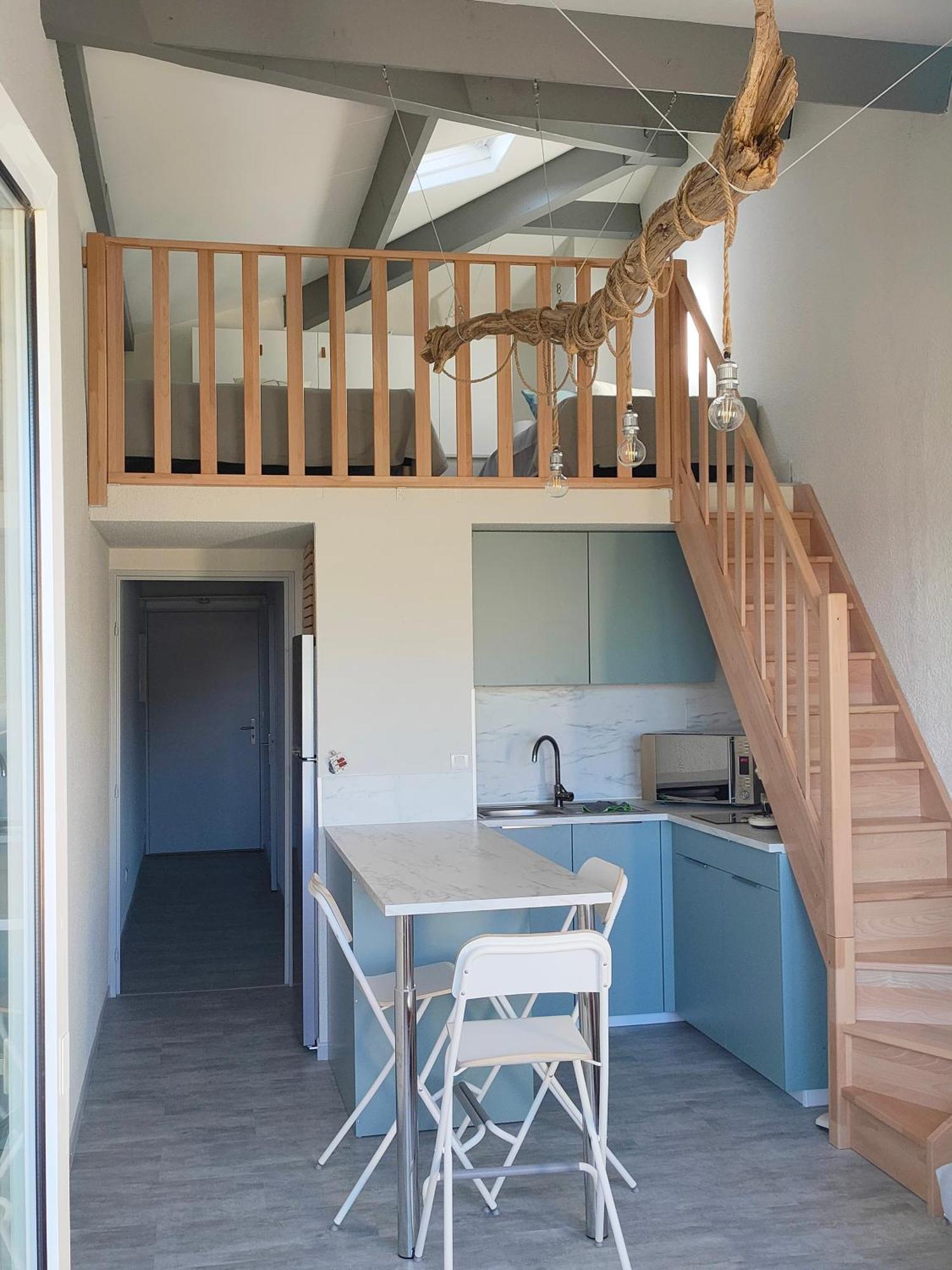 Appartement Vue D'Or Les Pieds Dans L'Eau La Londe-les-Maures Rom bilde